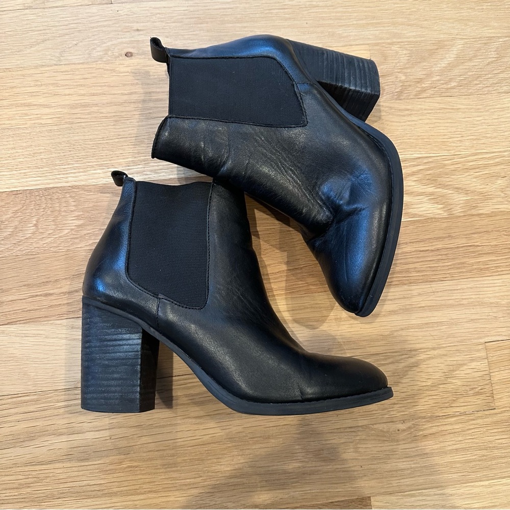 Steve Madden Black Heeled Ankle Bootie Size 8
